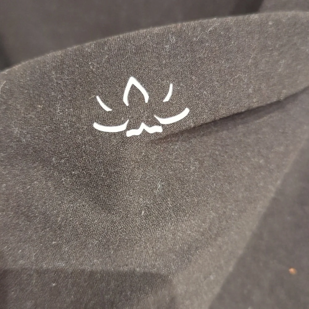 Beyond Yoga Infinity Warm Scarf Zip Pocket Black